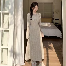 批发【原版面料磨毛】气质V领灰色针织连衣裙早秋季显瘦内搭a字<b class='q'>打底裙</b>