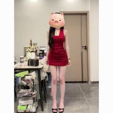 批发纯欲风露背挂脖红色连衣裙女小个子纯欲辣妹气质包臀短裙绝美小裙