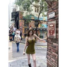 批发性感绿色吊带抹胸<b class='q'>连衣裙</b>女<b class='q'>秋冬</b>季修身收腰短款纯欲辣妹A字短裙子