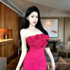 批发法式性感纯欲风名媛抹胸<b class='q'>连衣裙</b>女夏季立体花朵抽褶设计感包臀短裙