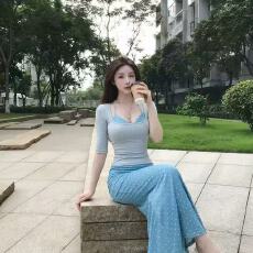 批发夏季新款收腰包臀显身材挂脖<b class='q'>假两件</b>所以波点半身裙套装