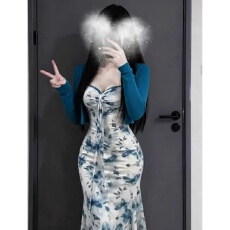 批发大码胖mm法式温柔风碎花挂脖吊带连衣裙女开衫两件套修身显瘦长裙