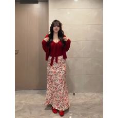 批发断码夏季法式碎花半身裙<b class='q'>套装</b>女红色吊带背心开衫上衣中长裙三件套