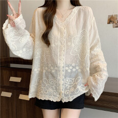批发大码实拍2026春夏新款法式<b class='q'>蕾丝</b>刺绣钩花V领<b class='q'>长袖</b>衬衫防晒上衣女