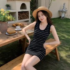 批发小个子条纹无袖<b class='q'>连衣裙</b>女夏季复古收腰包臀修身a字背心短裙U领藏青
