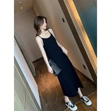 批发针织吊带连衣裙夏款<b class='q'>夏季</b>打底2026新款<b class='q'>长裙</b>修身显瘦纯欲无袖中长款