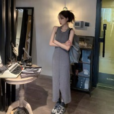 批发法式气质针织背心连衣裙女2026<b class='q'>夏季</b>新款小众设计气质开叉打底<b class='q'>长裙</b>