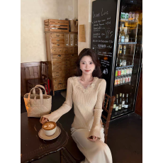 秋冬法式立体花朵V领针织衫女显瘦喇叭袖打底上衣