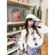 杏色短款小熊毛衣女冬季圆领叠穿休闲温柔感百搭洋气上衣