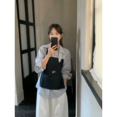 批发2025秋季新款实拍撞色设计高级感翻领衬衣+吊带背心两件套