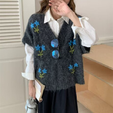 批发外贸亚马逊秋冬INS韩系叠穿v领针织马甲时髦洋气新款背心毛衣上衣