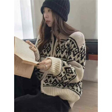 批发外贸<b class='q'>韩国</b>秋冬法式复古翻领撞色提花设计宽松休闲长袖针织开衫毛衣