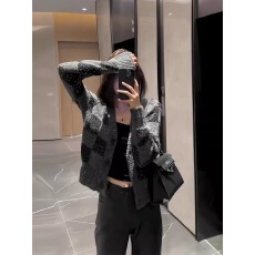 批发<b class='q'>外贸</b>软糯慵懒风V领亮片毛衣开衫女冬新款气质高级感格子针织外套