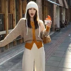 批发跨境<b class='q'>外贸</b>速卖通韩系撞色圆领毛衣<b class='q'>开衫</b>女冬季爱心扣软糯内搭针织衫