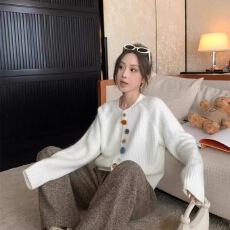 批发跨境亚马逊<b class='q'>不规则</b>彩扣针织<b class='q'>开衫</b>毛衣外套女春秋韩系减龄奶白色上衣