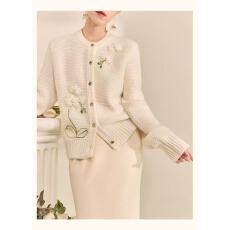 批发外贸秋冬季新款设计感立体刺绣花朵装饰针织<b class='q'>开衫</b><b class='q'>女</b>装气质感上衣潮