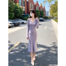 批发跨境亚马逊针织连衣裙早秋<b class='q'>冬</b>季女新款温柔气质修身毛衣v领包臀裙