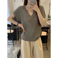 批发慵懒风<b class='q'>v领</b>针织短袖T恤女2026夏季百搭纯色松弛感宽松显瘦正肩上衣