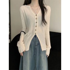 批发法式V领开叉纽扣设计感<b class='q'>针织衫</b>女春季<b class='q'>不规则</b>气质甜美长袖打底上衣