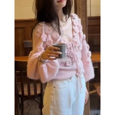 批发小香风粉色短款针织开衫女秋冬季超好看立体<b class='q'>花朵</b>毛衣外套