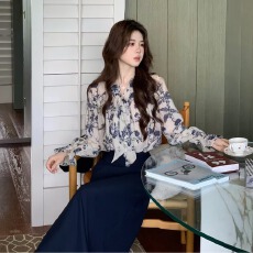 批发木子李的李墨染花影早秋水墨印花飘带<b class='q'>衬衫</b>藏青风衣半裙三件套