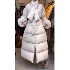 批发法式冬季复古高级感真毛气质围脖系带收腰<b class='q'>羽绒服</b>女长款白鸭绒外套