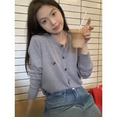 批发小熊刺绣毛衣开衫女秋冬2025新款韩系气质单排扣圆领长袖外套上衣