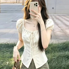 批发法式巨好看绣花微透短袖<b class='q'>衬衫</b>女夏收腰显瘦绝美漂亮泡泡袖V