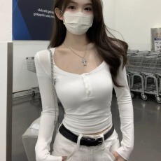 批发纯欲风白色短款上衣女2025春秋季低U领纽扣正肩打底衫<b class='q'>紧身</b>长袖<b class='q'>T</b><b class='q'>恤</b>