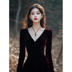 批发敬酒服主持人年会礼服裙高端轻奢小众气质名媛<b class='q'>红色</b>丝绒V领连衣裙