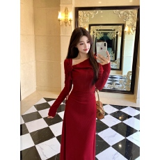 批发巨好看的早秋冬季清冷富家千金穿搭<b class='q'>气质</b>高知分子红色系<b class='q'>连衣裙</b>子女