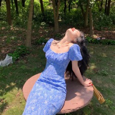 批发茶歇法式蓝色碎花<b class='q'>连衣裙</b>女夏季2026新款高级感<b class='q'>收腰</b>显瘦泡泡袖长裙