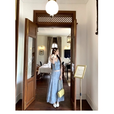 批发海岛度假风蓝色波点V领连衣裙<b class='q'>女</b>早春绝美无袖收腰长裙氛围<b class='q'>感</b>裙子