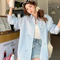 批发蓝色<b class='q'>条纹</b>蝴蝶印花设计<b class='q'>衬衫</b>宽松休闲百搭<b class='q'>衬衣</b>长袖小众防晒上衣外套