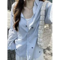 批发蓝色<b class='q'>条纹</b>蝴蝶结印花长袖<b class='q'>衬衫</b>女春秋设计感小众宽松<b class='q'>衬衣</b>百搭上衣