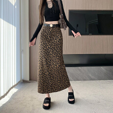 批发实拍豹纹鹿皮绒昵子半身裙秋冬季新款后开叉气质a字包臀中长裙子
