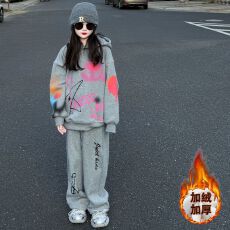 批发女童加绒卫衣套装秋冬款新款韩版中大童涂鸦连帽衫阔腿裤两件套潮