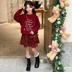 批发女童新年毛衣套装秋冬款2025新款洋气儿童红色拜年服中大童两件套