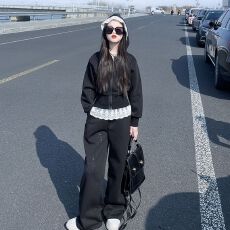 批发<b class='q'>女</b><b class='q'>童</b>假两件套装2026春装休闲洋气蕾丝拼接连帽修身运动<b class='q'>卫衣</b>两件套