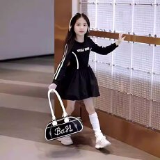 批发<b class='q'>女</b><b class='q'>童</b><b class='q'>连衣裙</b>秋装2026新款儿童洋气女孩时髦潮酷风拼色字母蓬蓬裙潮