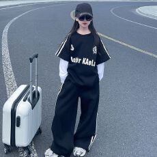 批发女童<b class='q'>春</b>装套装2026新款小女孩潮酷穿搭假两件上衣宽松休闲裤两件套