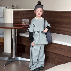 批发<b class='q'>女</b><b class='q'>童</b>假两件套装秋季2026新款<b class='q'>韩版</b>潮酷风拼接袖上衣阔腿裤两件套潮