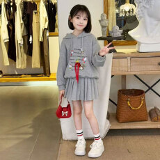 批发<b class='q'>女</b><b class='q'>童</b>春装套装2026新款洋气儿童休闲<b class='q'>韩版</b>时髦连帽卫衣百褶裙两件套