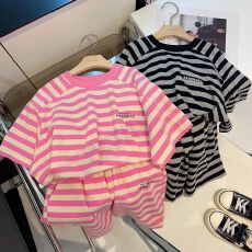 批发男女<b class='q'>童</b><b class='q'>夏季</b>条纹<b class='q'>套装</b>新款时髦中大<b class='q'>童</b>小女孩洋气短袖短裤休闲两件套