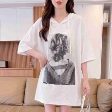 批发实拍 冰丝邹 夏季新款<b class='q'>宽松</b>人物印花短袖连帽<b class='q'>T</b><b class='q'>恤</b>女上衣