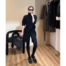 批发秋冬流行穿搭一整套女2025新款高领<b class='q'>短袖</b>针织衫百搭阔腿短<b class='q'>裤</b>两件套