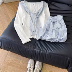 批发白色正肩长袖t恤女2025新款秋季假两件<b class='q'>披肩</b><b class='q'>蕾丝</b>边修身短款v领上衣