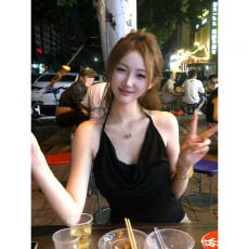 批发高级感辣妹穿搭黑色荡领挂脖吊带<b class='q'>背心女</b>夏季修身小衫外穿无袖上衣