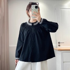 批发藏青色圆领长袖<b class='q'>衬衫</b>女2025秋季新款韩系褶皱减龄气质舒适上衣