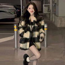 批发复古<b class='q'>格子</b>毛呢小香风外套女秋冬新款宽松显瘦气质西装中长款大衣潮